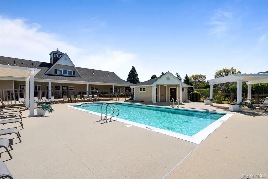 156 Stoneleigh Drive Riverhead NY 11901