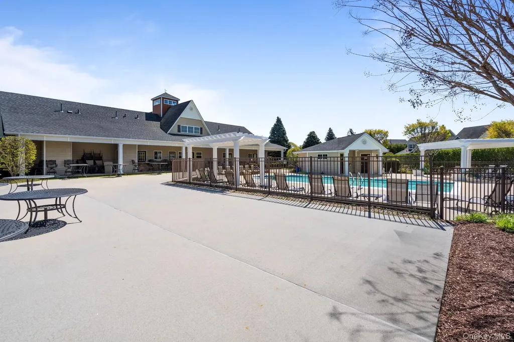 156 Stoneleigh Drive Riverhead NY 11901