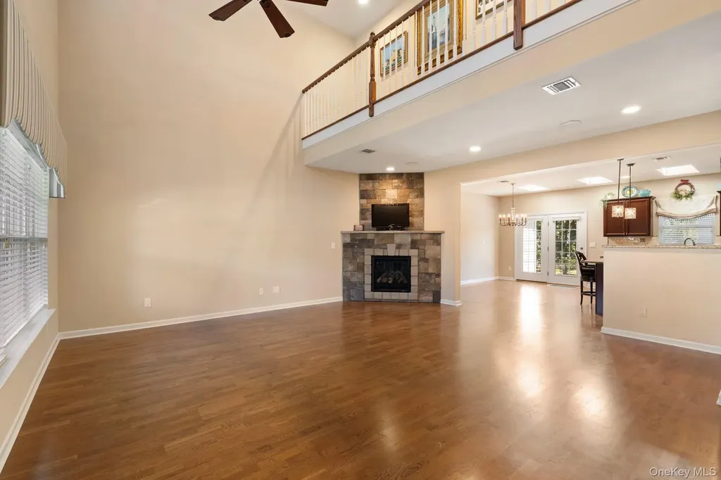 156 Stoneleigh Drive Riverhead NY 11901