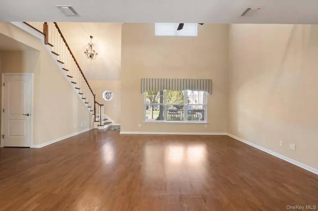 156 Stoneleigh Drive Riverhead NY 11901