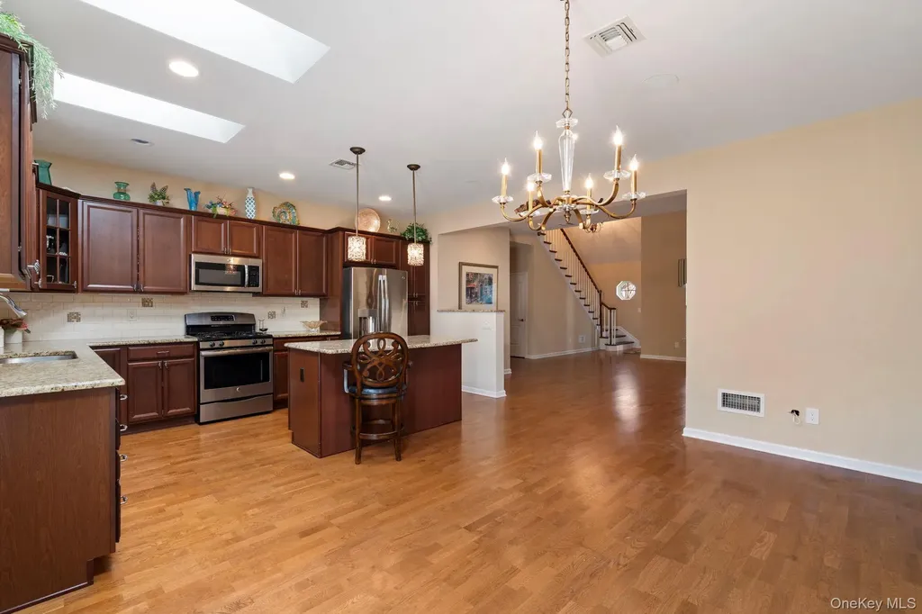 156 Stoneleigh Drive Riverhead NY 11901
