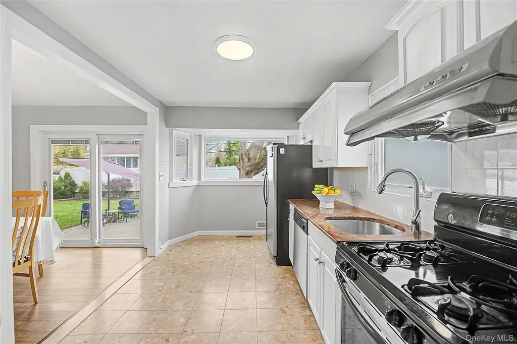 8 Central Park Road Plainview NY 11803