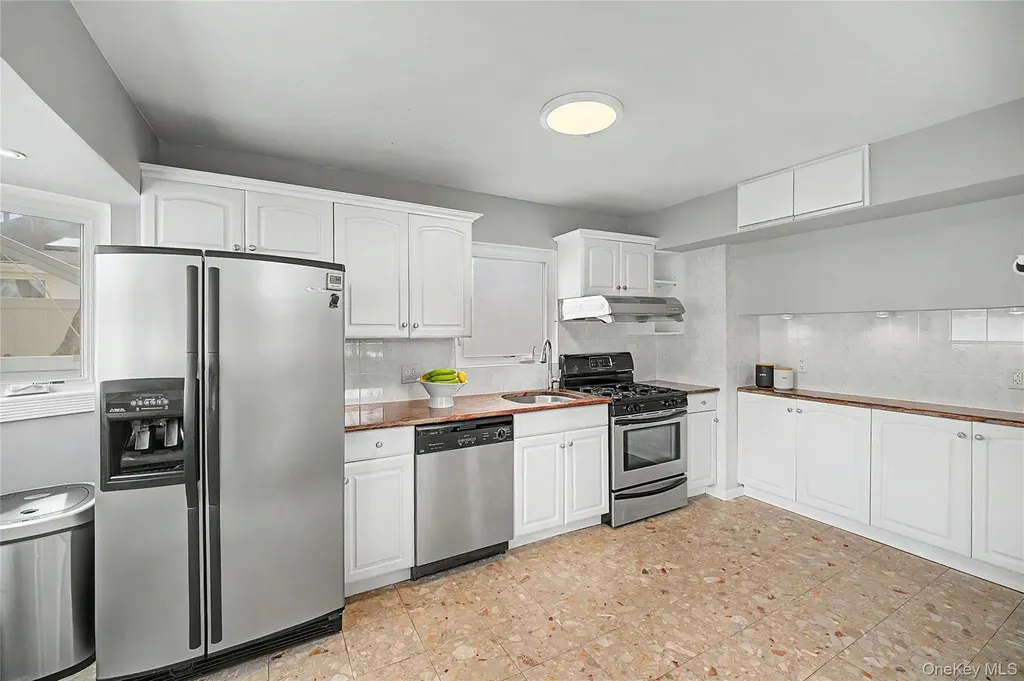 8 Central Park Road Plainview NY 11803