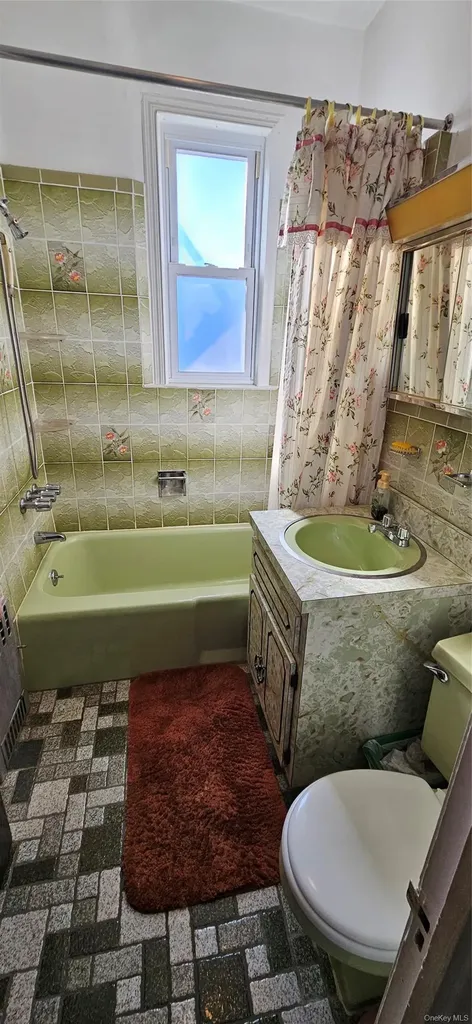 7854 75th Street Glendale NY 11385