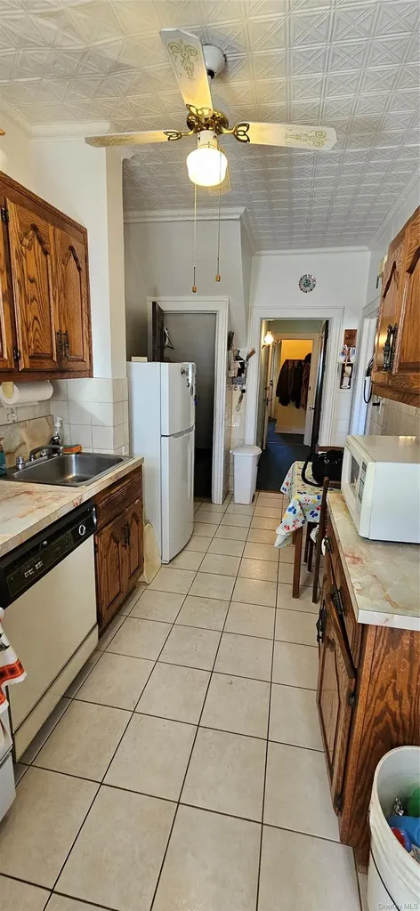 7854 75th Street Glendale NY 11385