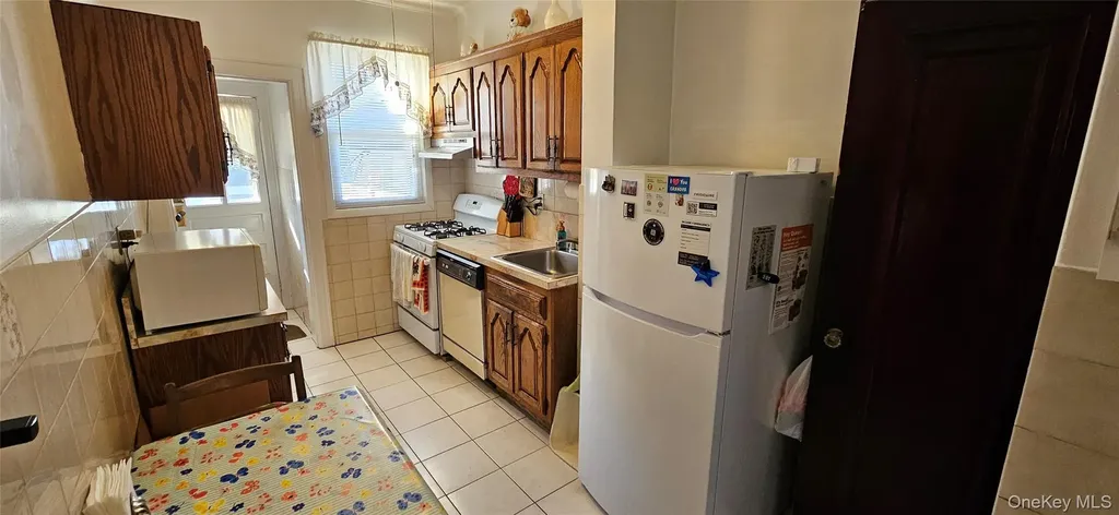 7854 75th Street Glendale NY 11385