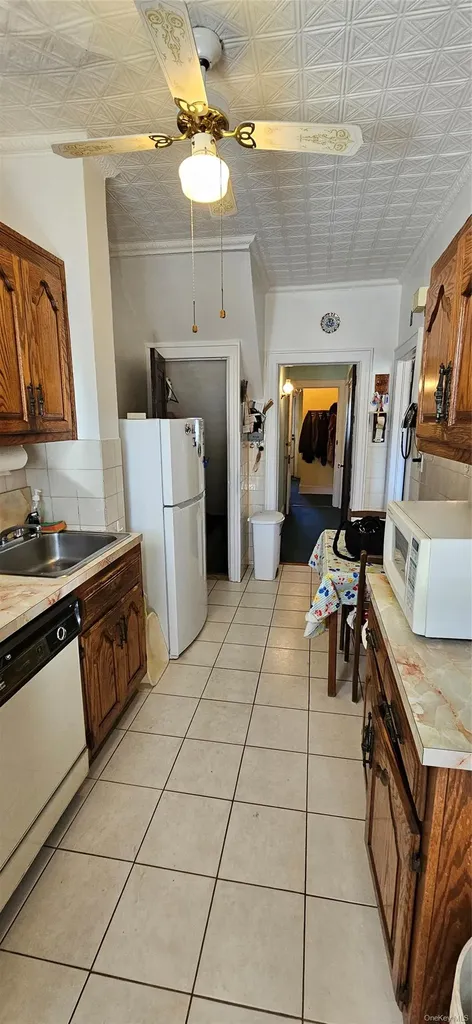 7854 75th Street Glendale NY 11385