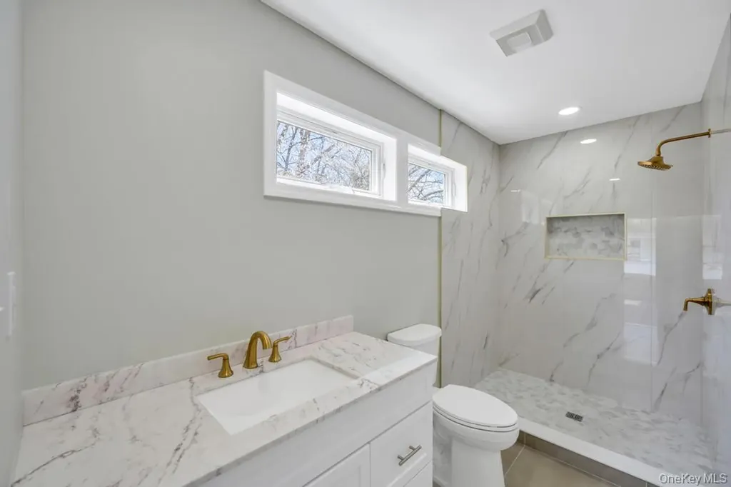 17 Blackpine Drive Medford NY 11763