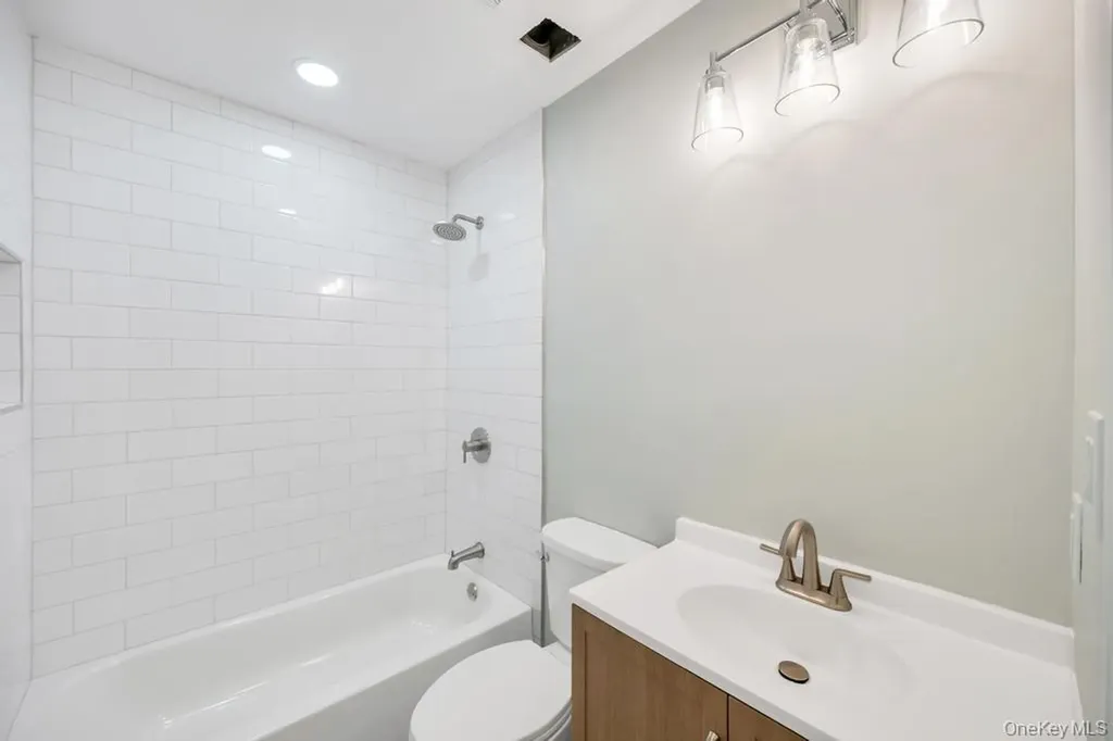 17 Blackpine Drive Medford NY 11763