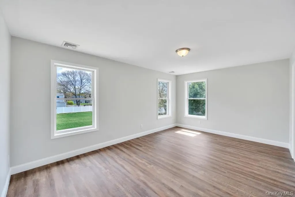 17 Blackpine Drive Medford NY 11763