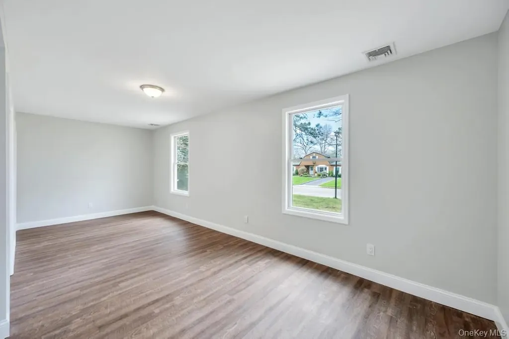 17 Blackpine Drive Medford NY 11763