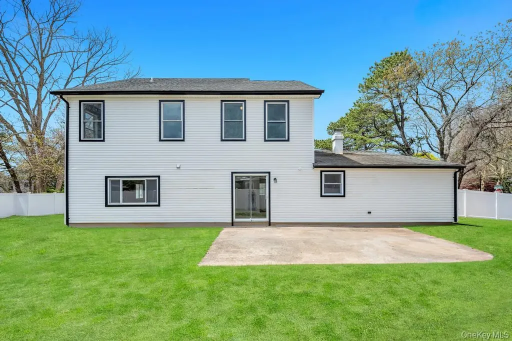 17 Blackpine Drive Medford NY 11763
