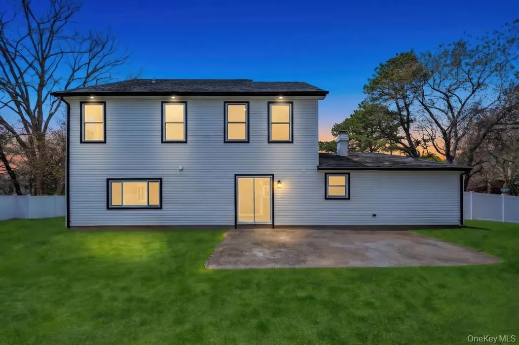 17 Blackpine Drive Medford NY 11763