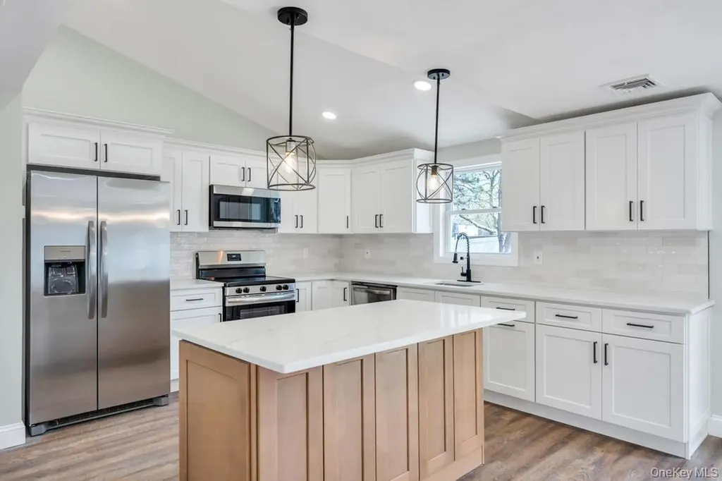 17 Blackpine Drive Medford NY 11763
