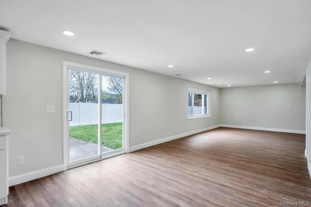17 Blackpine Drive Medford NY 11763