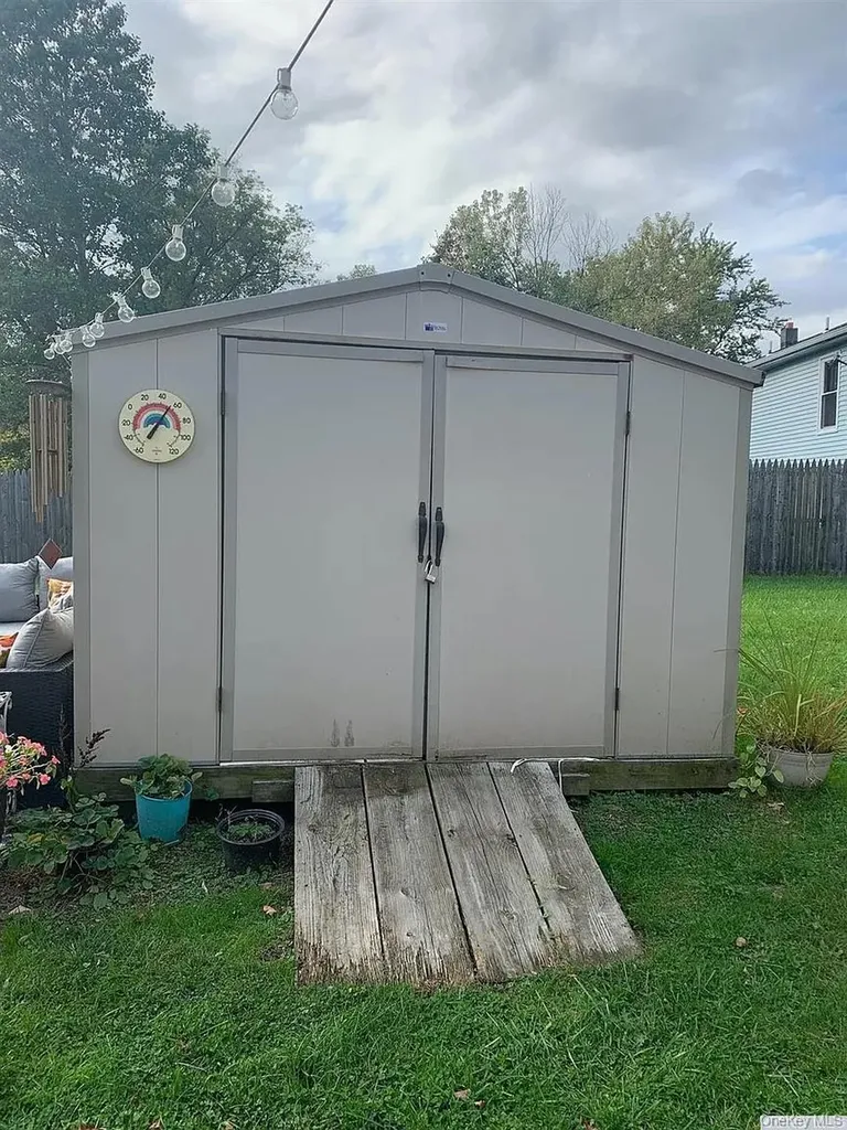81 Cauterskill Avenue Catskill NY 12414