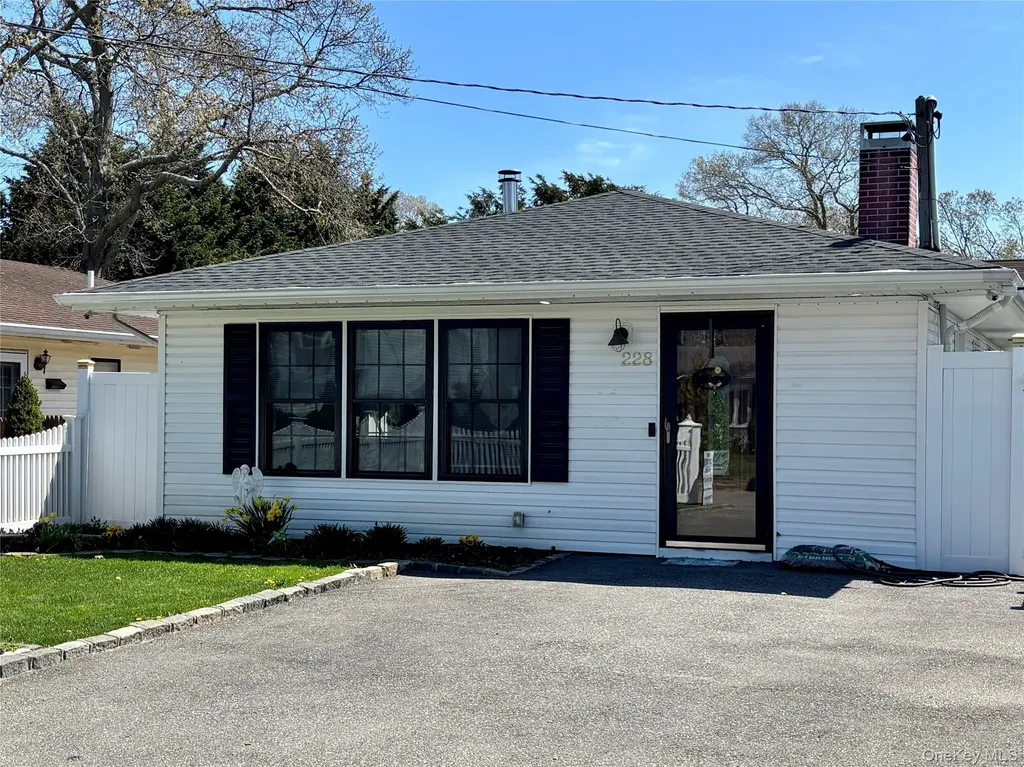 228 Patchogue Avenue Mastic NY 11950