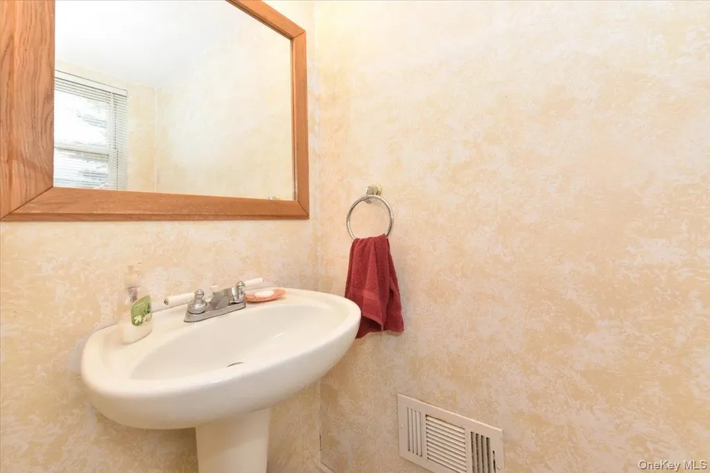 10 Orange Drive Jericho NY 11753