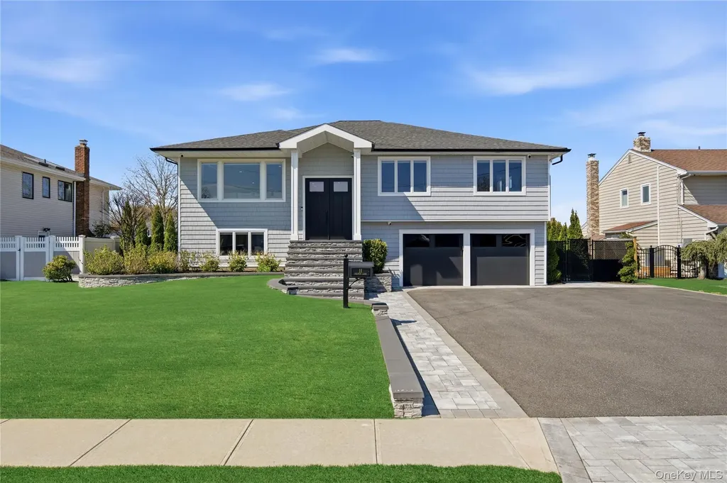 11 Dolphin Lane West Islip NY 11795