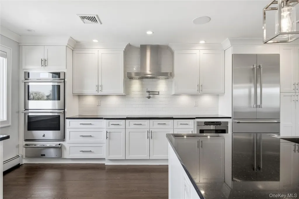 11 Dolphin Lane West Islip NY 11795