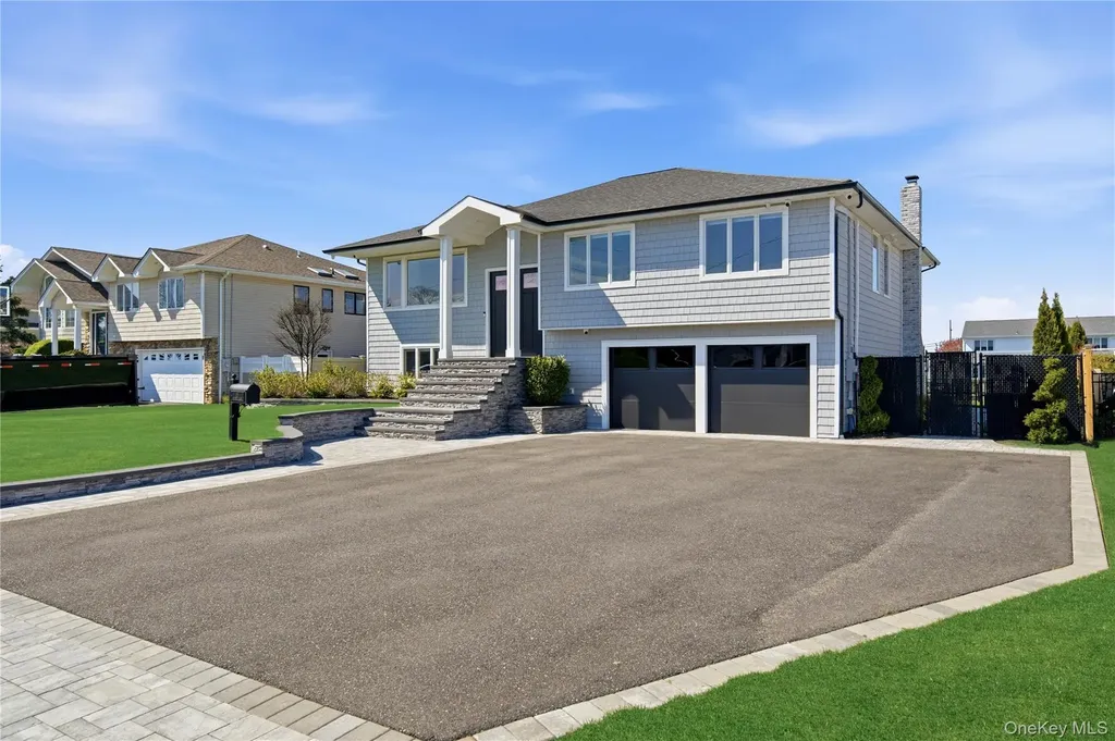 11 Dolphin Lane West Islip NY 11795
