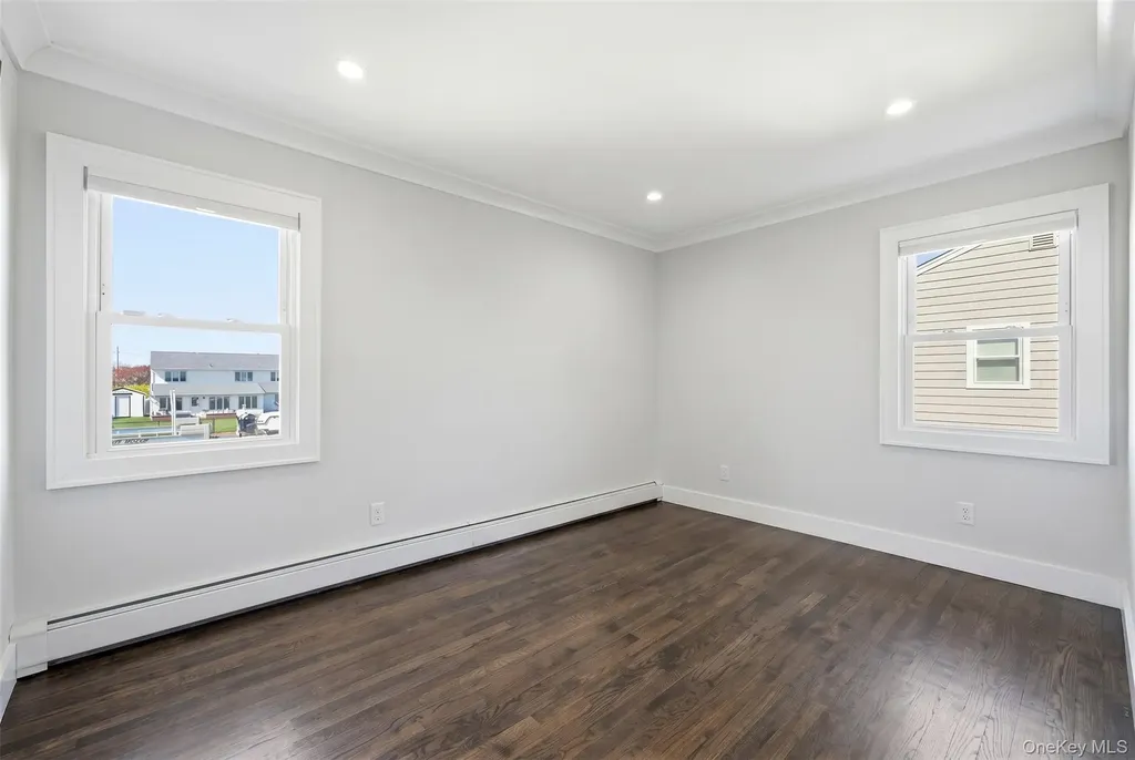 11 Dolphin Lane West Islip NY 11795