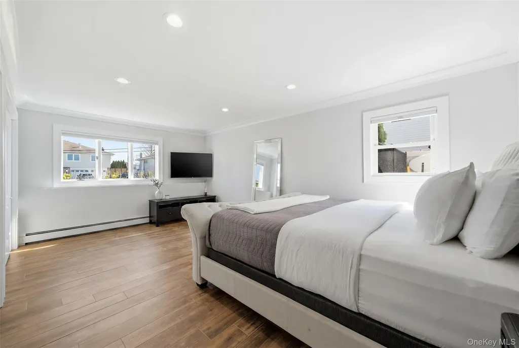 11 Dolphin Lane West Islip NY 11795