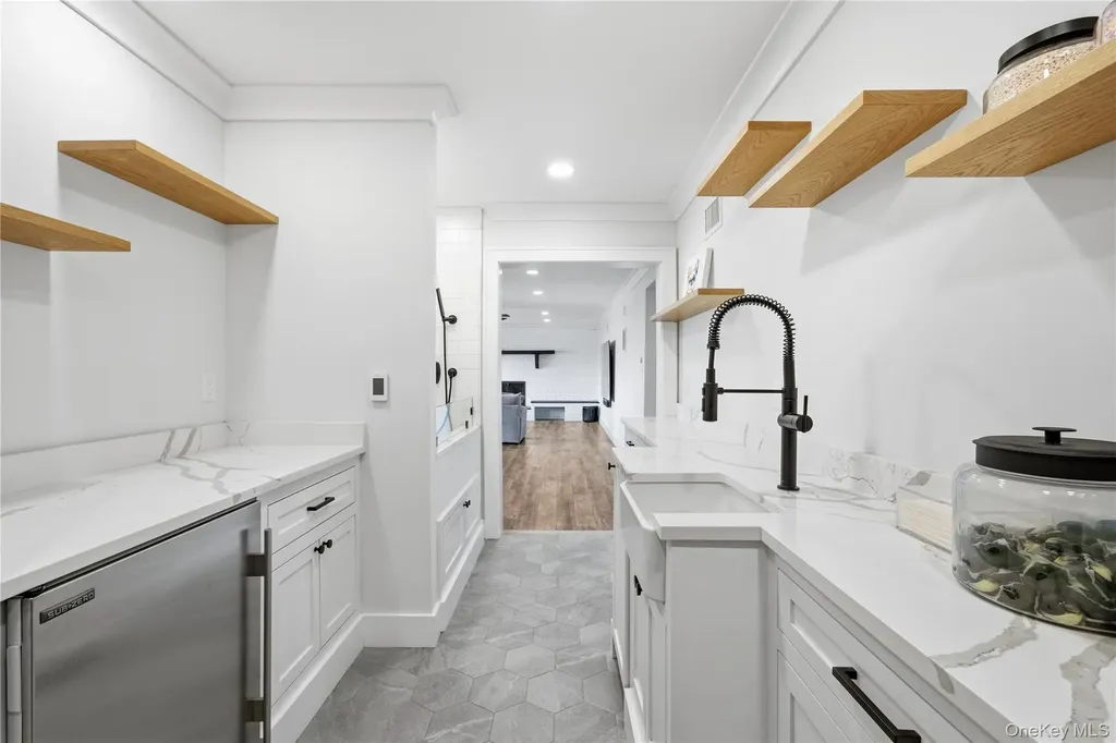 11 Dolphin Lane West Islip NY 11795