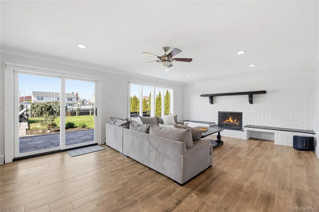 11 Dolphin Lane West Islip NY 11795