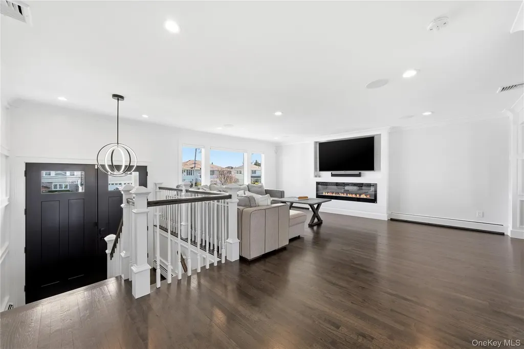 11 Dolphin Lane West Islip NY 11795