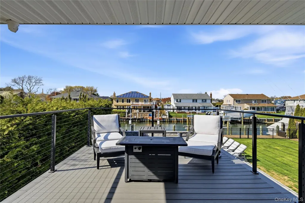 11 Dolphin Lane West Islip NY 11795