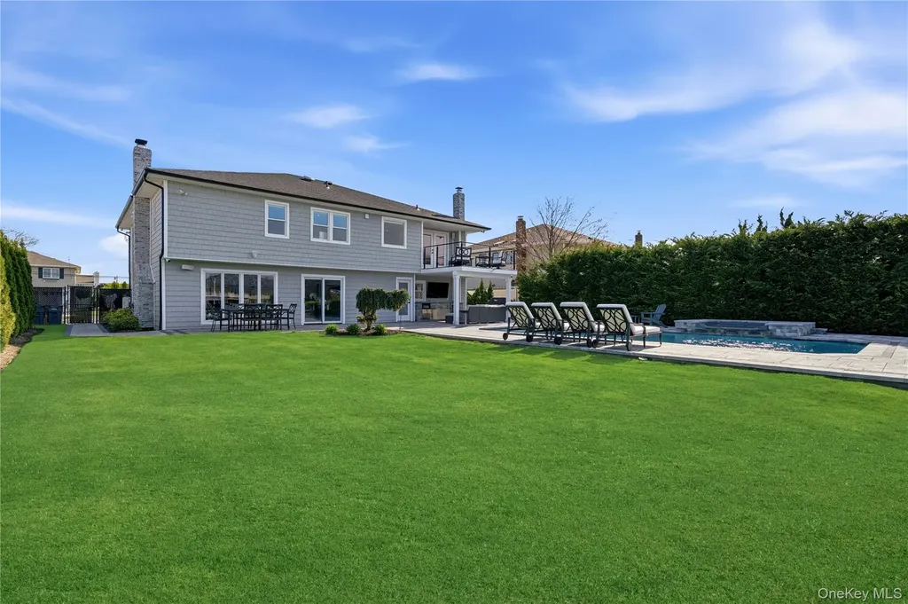 11 Dolphin Lane West Islip NY 11795