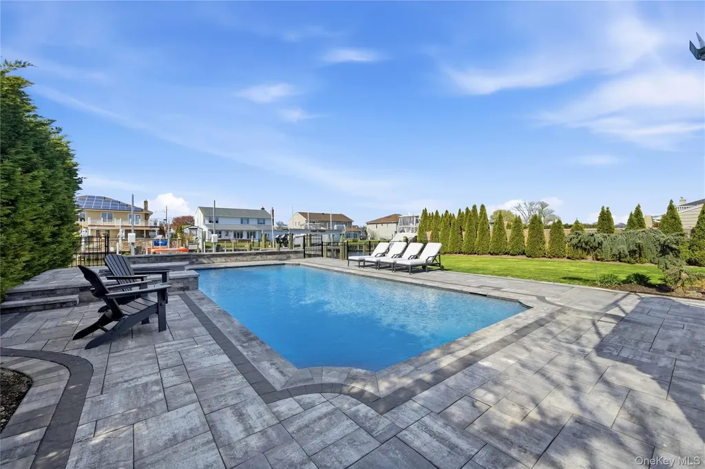 11 Dolphin Lane West Islip NY 11795