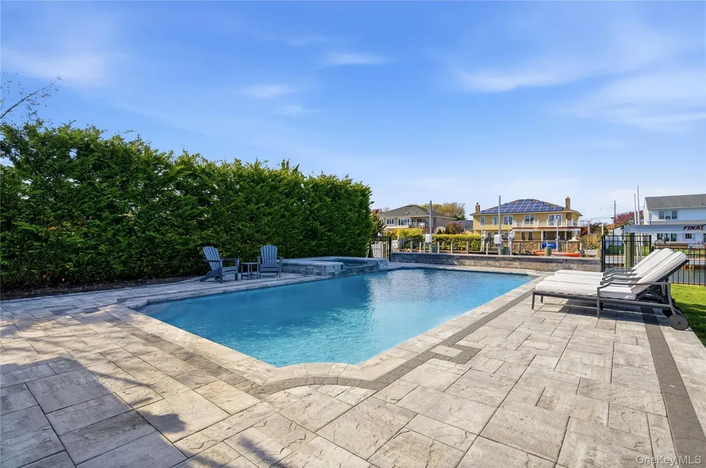 11 Dolphin Lane West Islip NY 11795