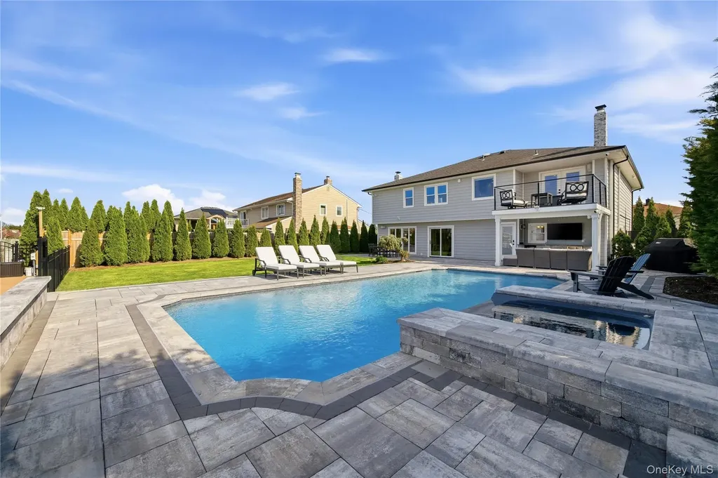 11 Dolphin Lane West Islip NY 11795