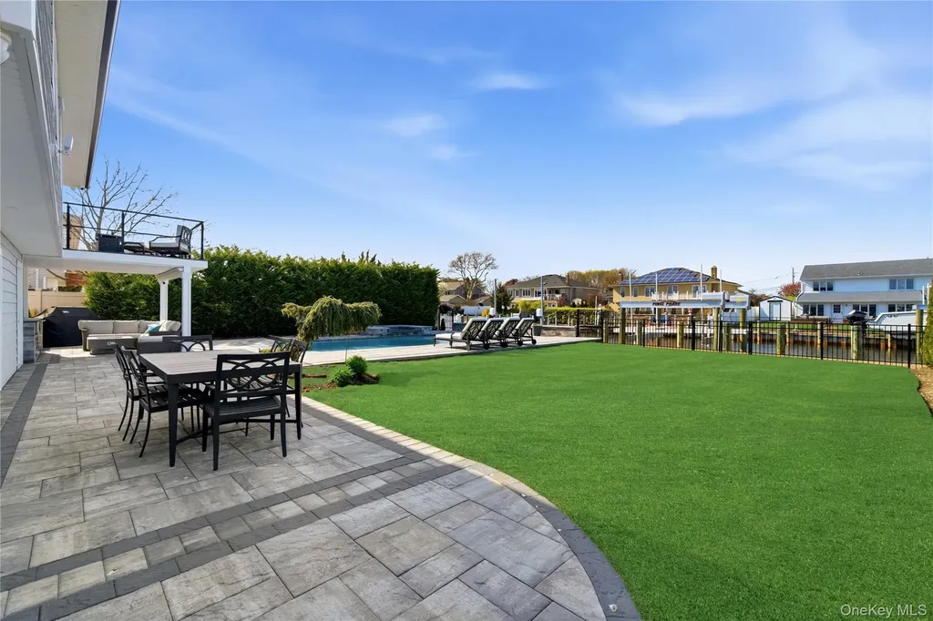 11 Dolphin Lane West Islip NY 11795