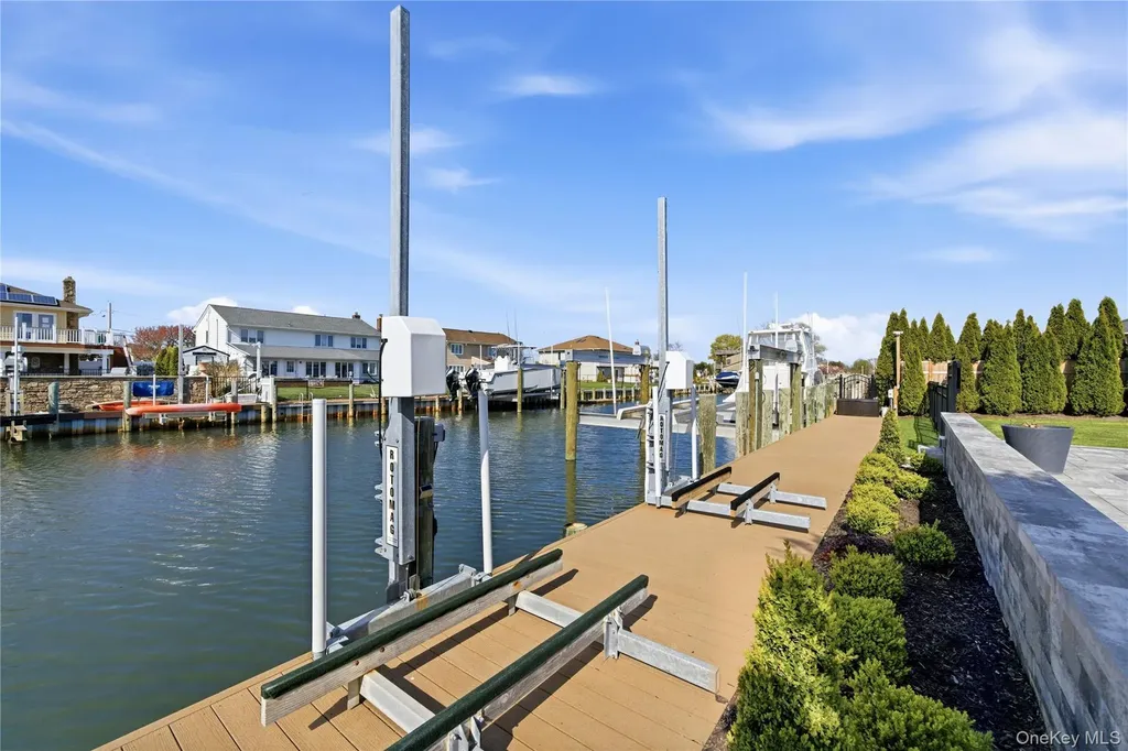 11 Dolphin Lane West Islip NY 11795