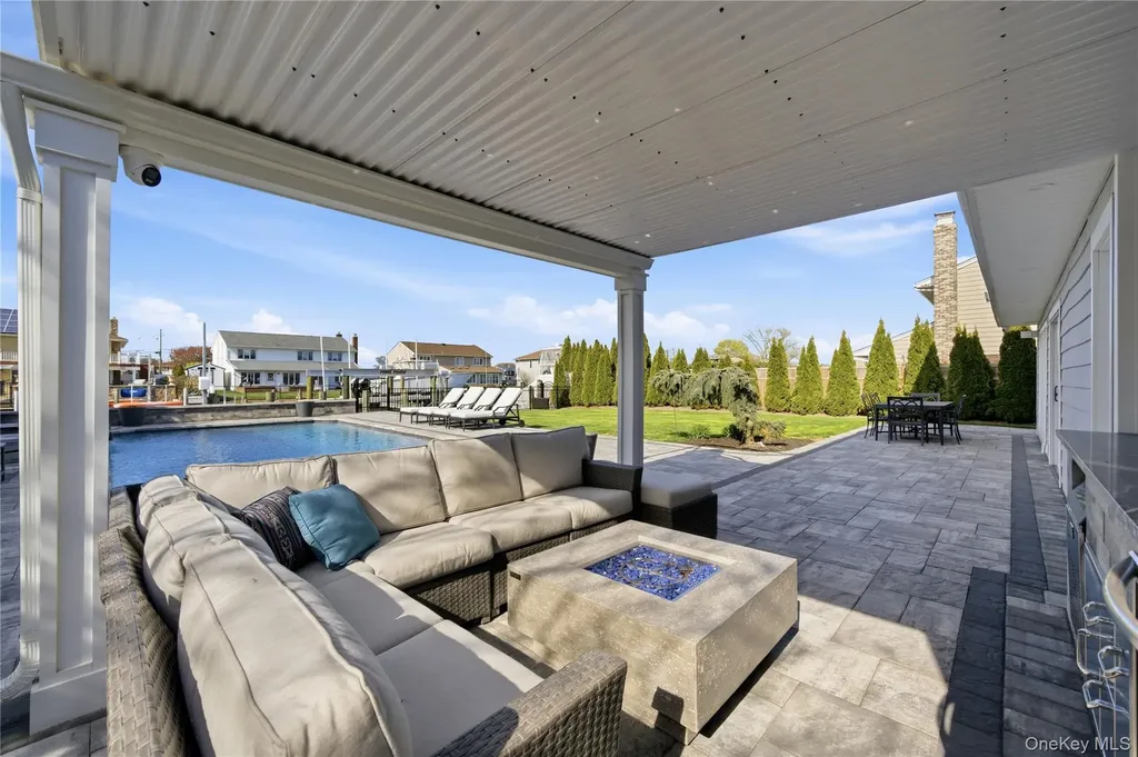 11 Dolphin Lane West Islip NY 11795