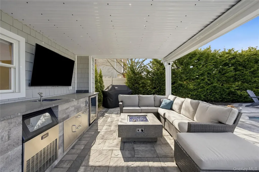 11 Dolphin Lane West Islip NY 11795