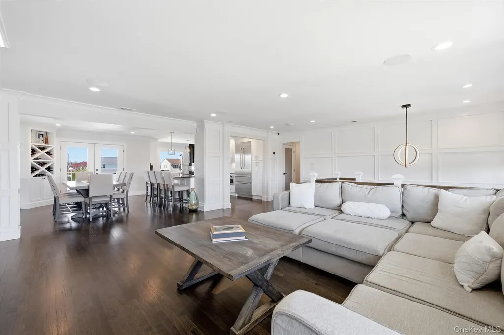 11 Dolphin Lane West Islip NY 11795