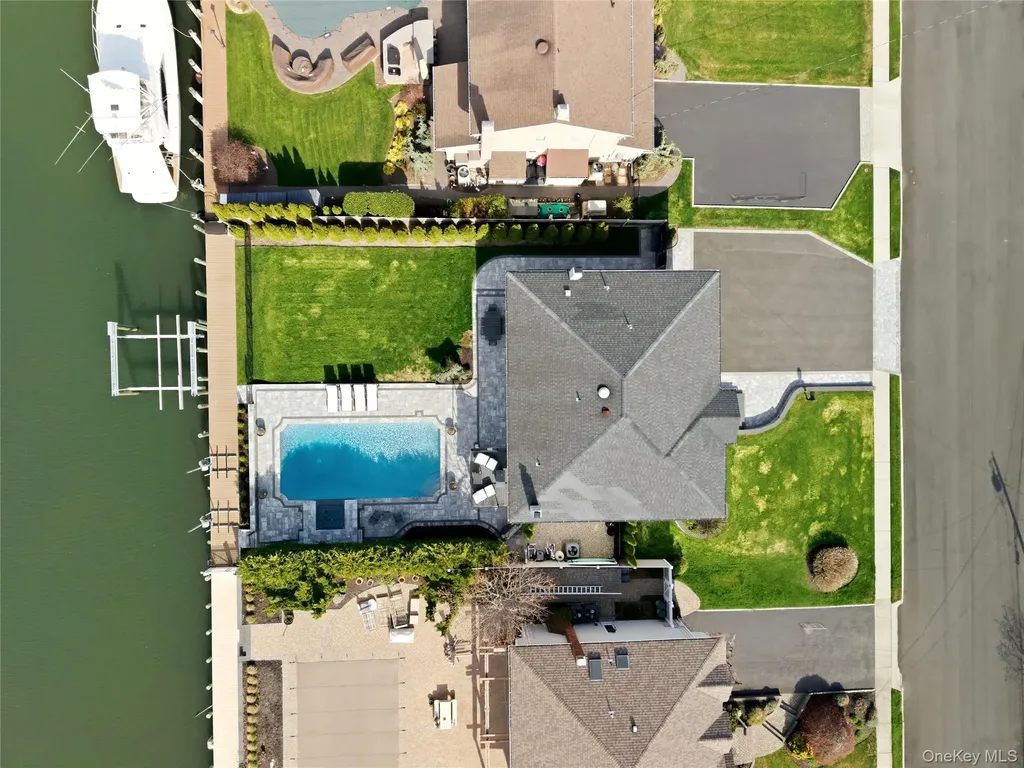 11 Dolphin Lane West Islip NY 11795
