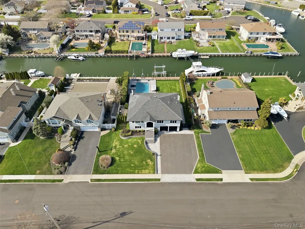 11 Dolphin Lane West Islip NY 11795