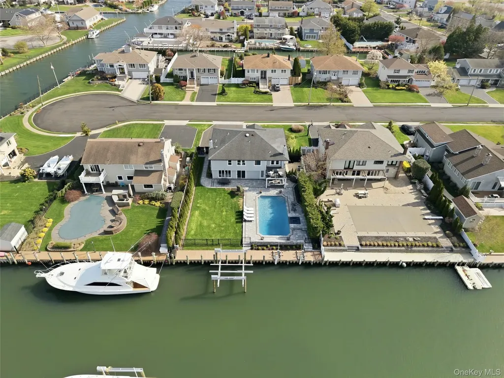 11 Dolphin Lane West Islip NY 11795