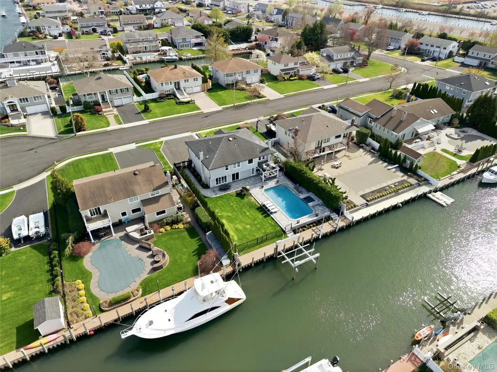 11 Dolphin Lane West Islip NY 11795