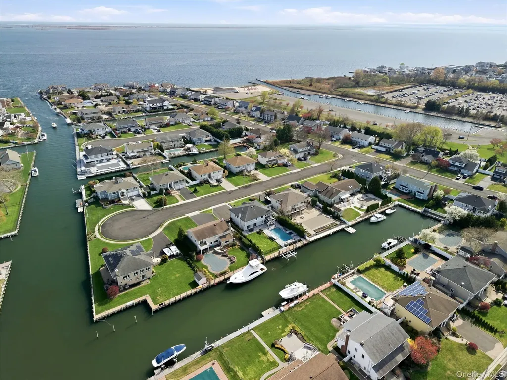 11 Dolphin Lane West Islip NY 11795