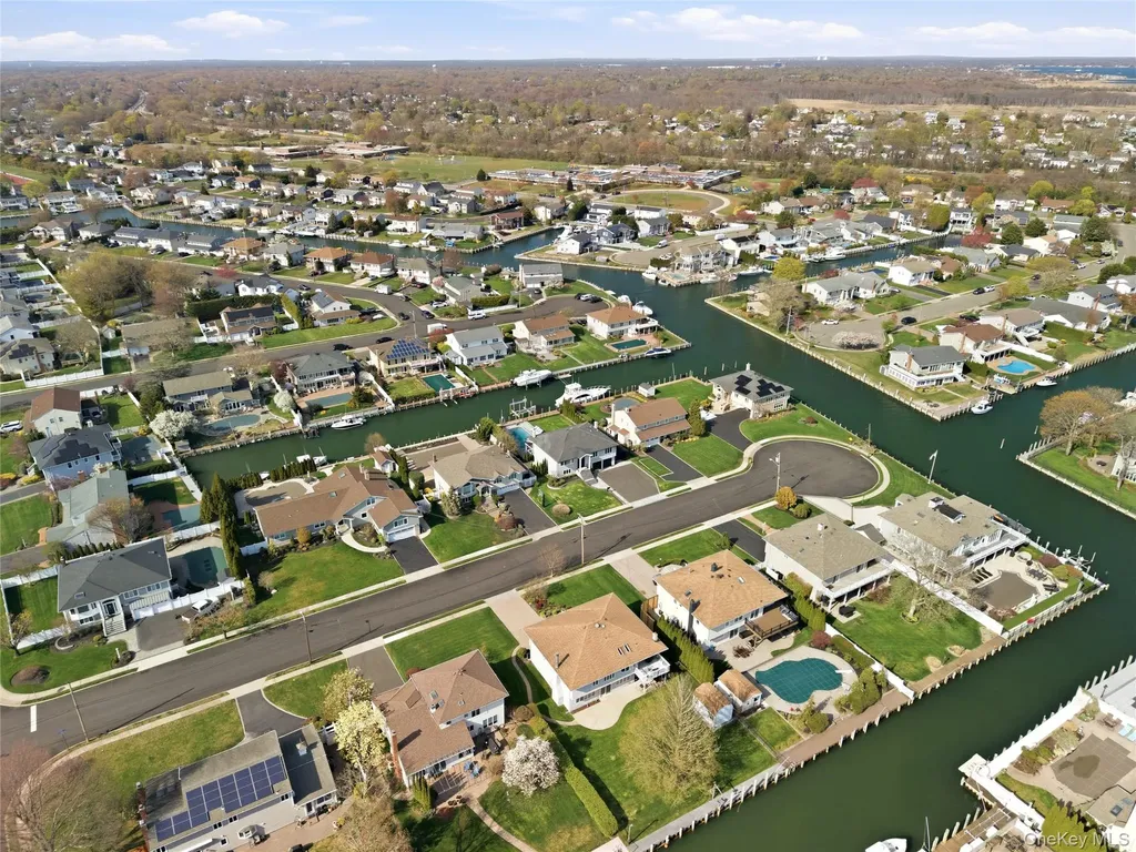 11 Dolphin Lane West Islip NY 11795