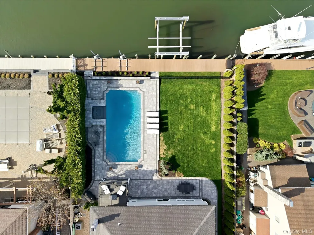 11 Dolphin Lane West Islip NY 11795