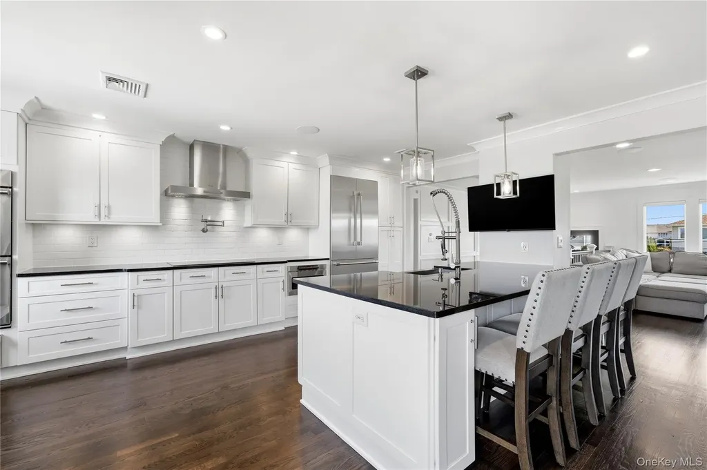 11 Dolphin Lane West Islip NY 11795