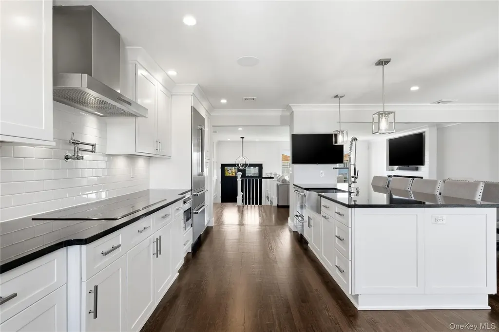 11 Dolphin Lane West Islip NY 11795