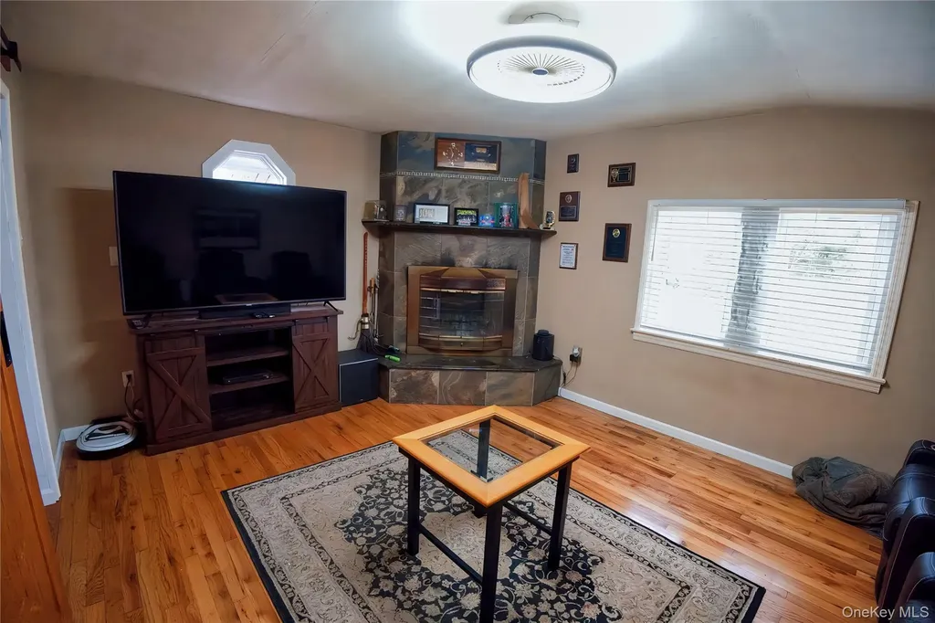165 Randall Road Shoreham NY 11786